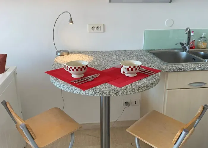 Avec Terrasse Sud Proche Bord De Appartement Sainte-Maxime