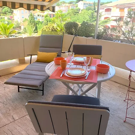 아파트 Avec Terrasse Sud Proche Bord De 생트막시메